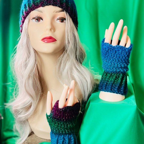 \'Sirius\' Rasta hat and matching fingerless gloves
